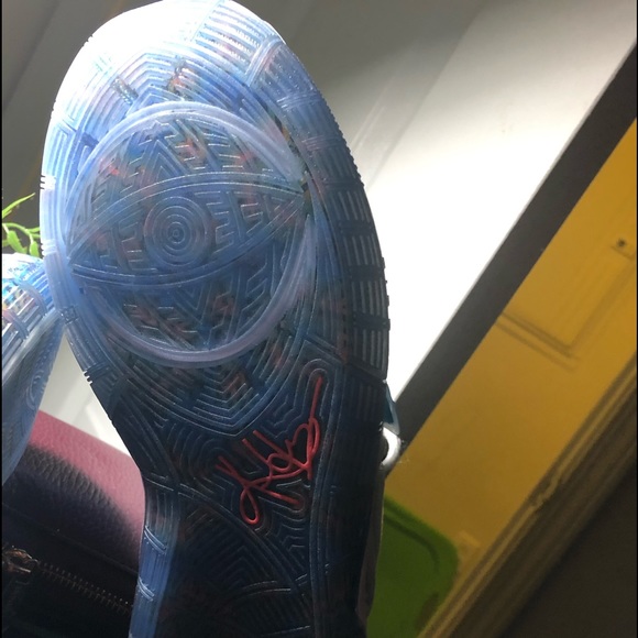 Nike Kyrie 6 boys 4.5 - Picture 7 of 7
